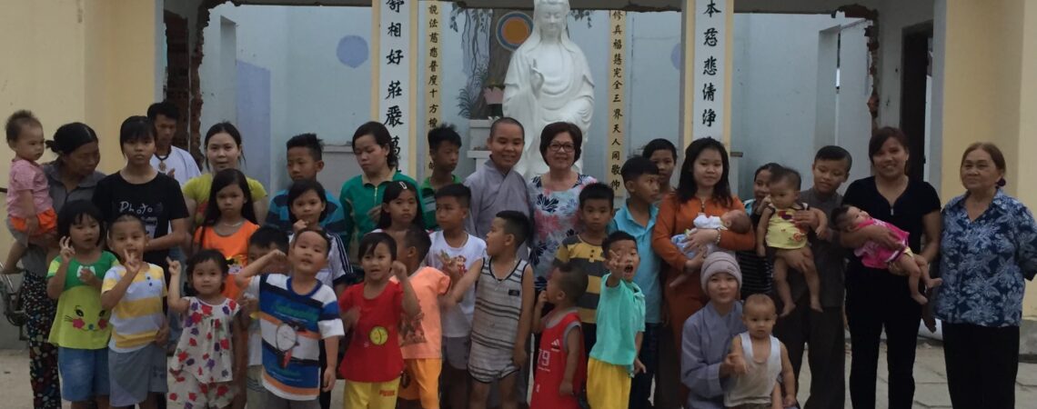 Me Thanh Xuân thăm và tặng quà Mái Ấm Chùa Phật Bửu tại Xã Ninh Ho, Tỉnh Khánh Hòa