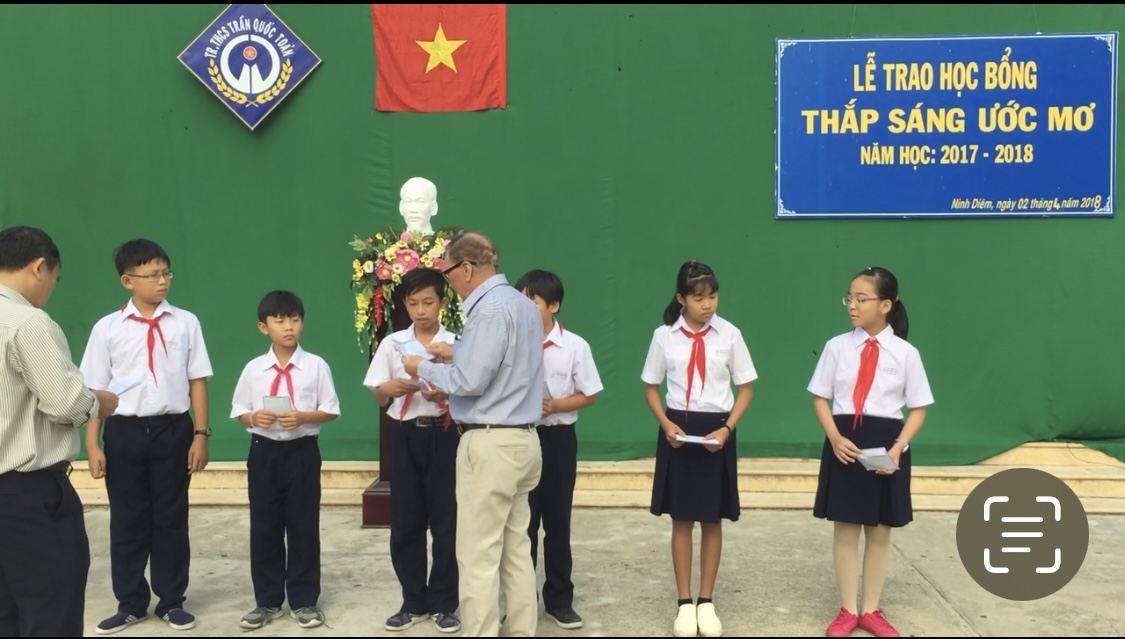 Ba Nhàn Me Xuân Trao Học Bổng tại Ninh Diêm, Phú Thọ, Ninh Hòa, Khánh Hòa (ngày 2 tháng 1 năm 2018)